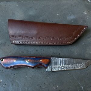 Handcrafted Damascus steelKnife with tanto blade and Leather Sheath
